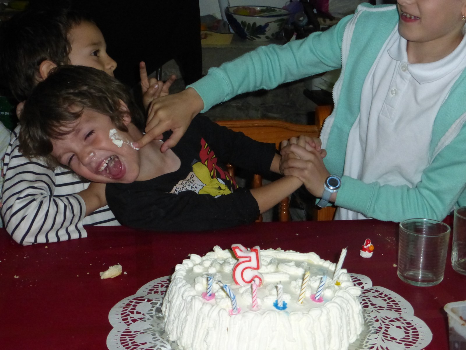 Arg37 Egon zaitezte bakean mesedez, barrabaskerietan ibili barik! (1.2.2.)