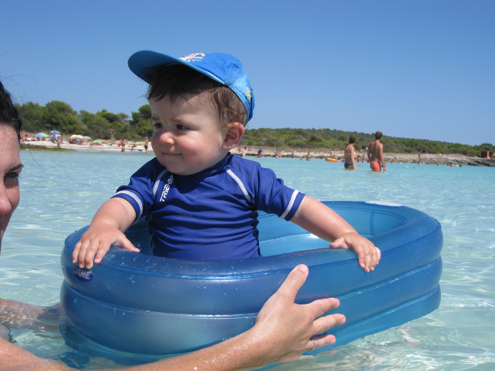 Arg166 Ume ugaria izan arren, uretan trankil-trankil egoten da. (1.2.3.)