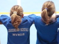 Irailean eskolara hasi